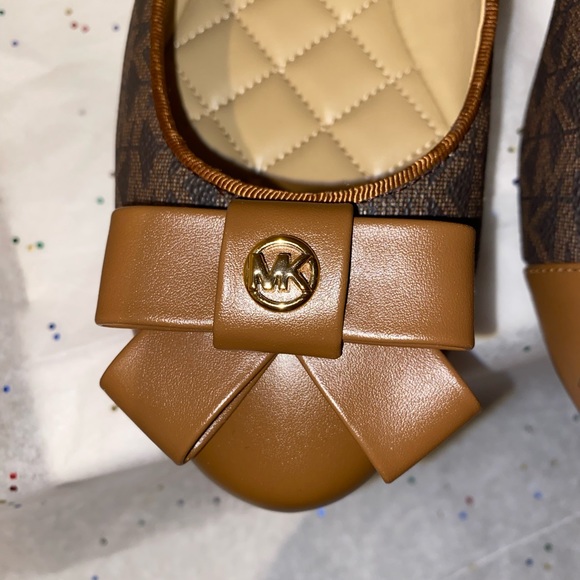 Michael Kors Signature Print Gale Flats, Size 6, Color: Brown - Picture 8 of 10